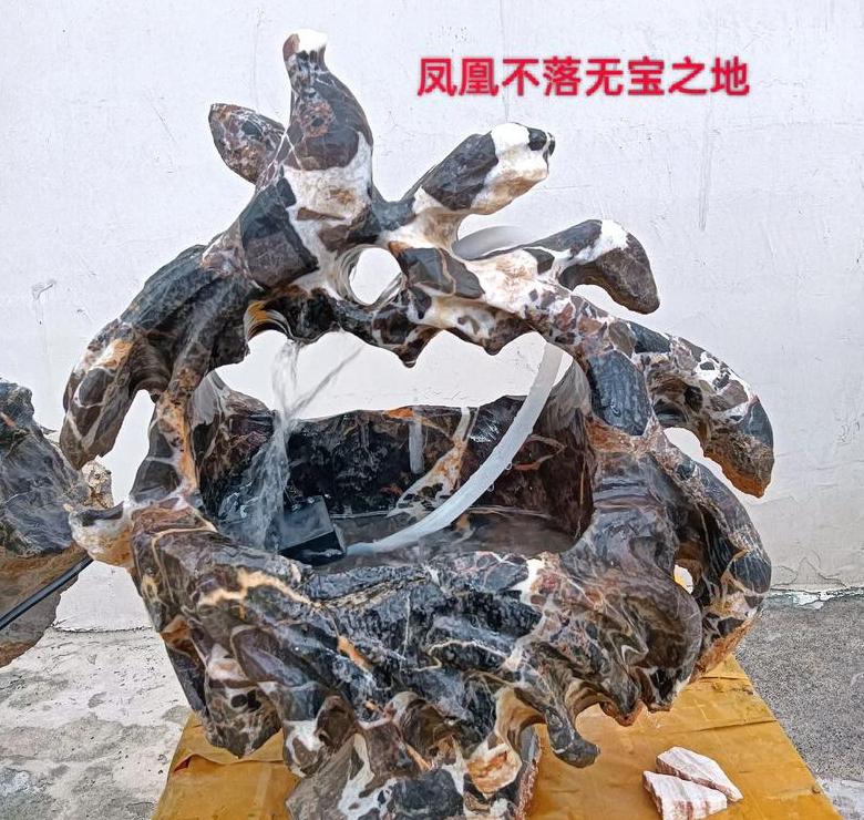 凤凰不落无宝之地：揭秘神话背后的寓意与故事