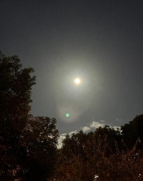 揭秘双月现象：视觉错觉还是特殊效果？